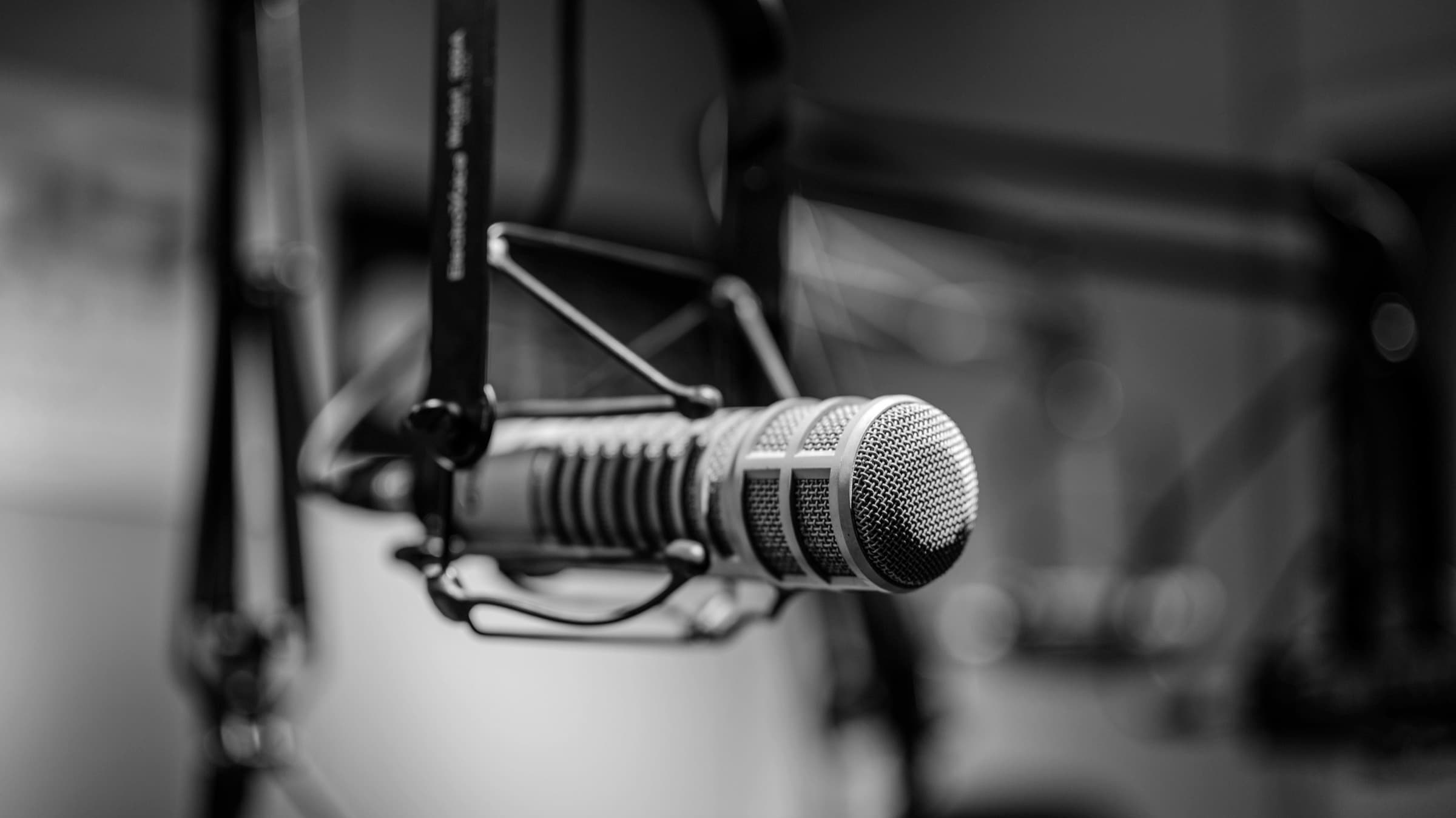 En studiomikrofon på en bomarm